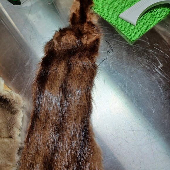 Box of FUR - pieces & scraps - Picture 3 of 13
